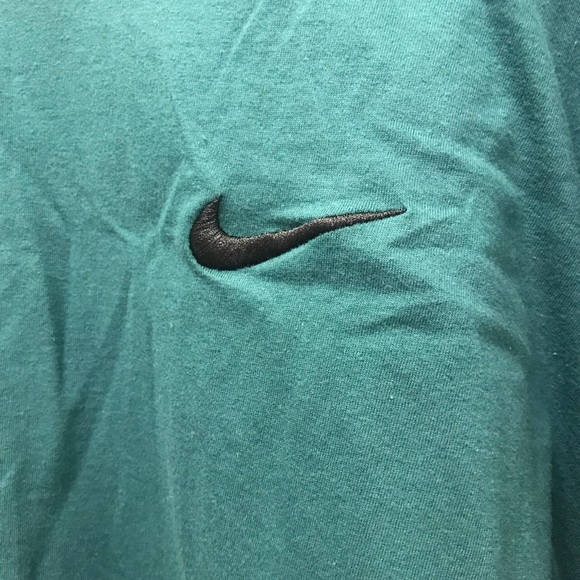 NEW NIKE Left Chest Embroidered Swoosh L/S Tee - Picture 2 of 3